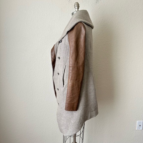 HELMUT LANG Willowed Felt Wool Coat with Leather Sleeve in Flax - Picture 6 of 15